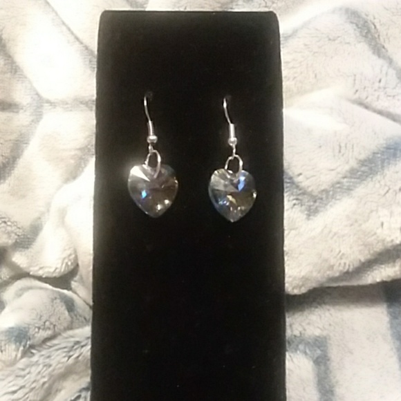 Clear Swarovski heart earrings - Picture 3 of 4